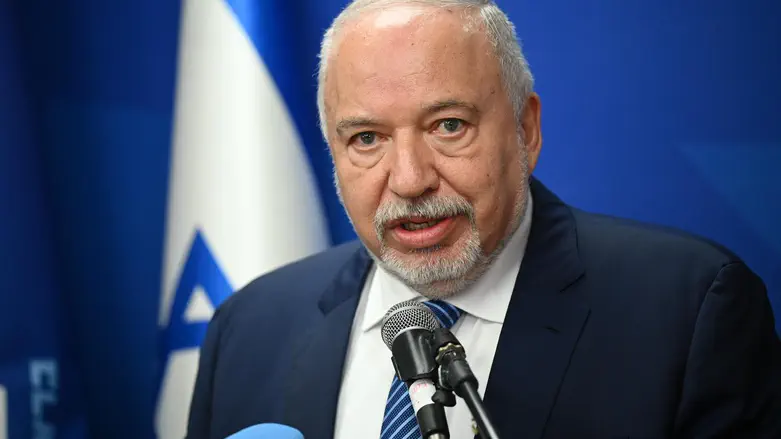 ליברמן: החיילים בלבנון כמו ברווזים במטווח