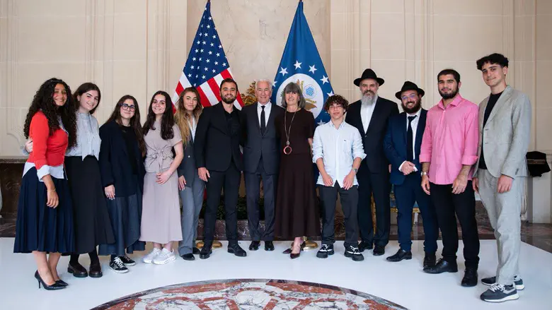 השגריר האמריקני נדהם | בני הנוער חשפו: נאלצים להחביא את יהדותנו