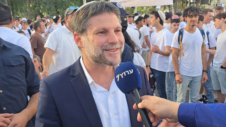 Smotrich unveils development plan for Jerusalem at Flag March