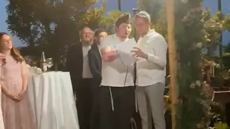 Seriously injured soldier says blessing at friend's wedding