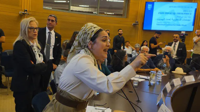 MK Sohn Har-Melech bursts into Arab Knesset members' discussion