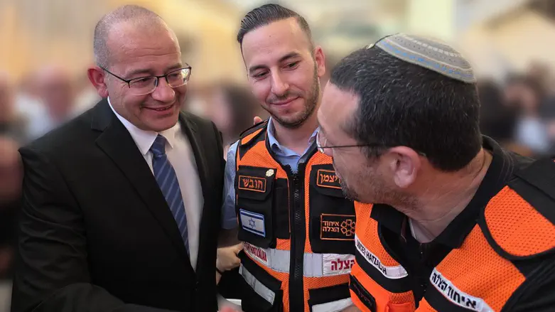 Medics who saved Mossad head on 10/7 in emotional encounter