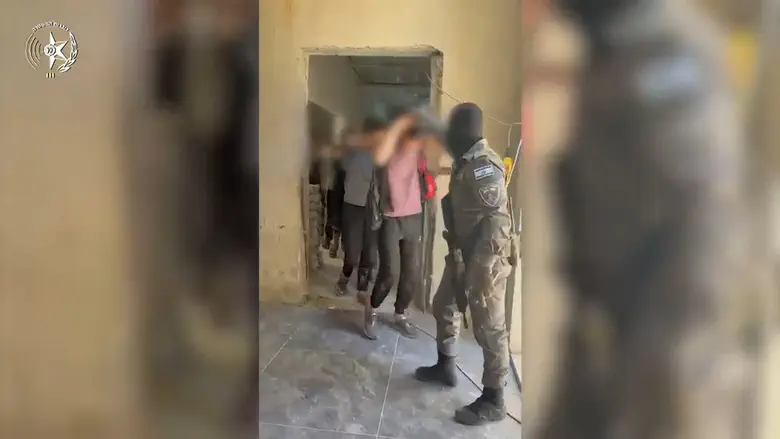 Border Police officers raid construction site in Beit Hanina