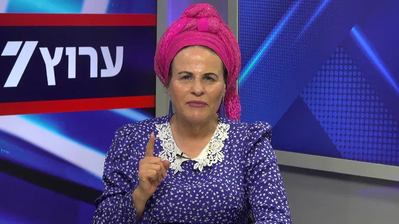 קשישה בחדר הלידה: מה קורה כשההורות מגיעה מאוחר?