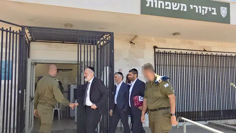 הזעם על ביקור הח"כים החרדים אצל העריקים