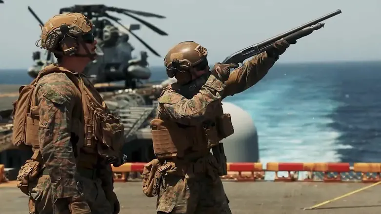 צילום: CENTCOM Iran shoots at American destroyers, talks continue anyway