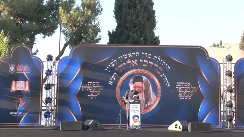 שידור חי בערוץ 7: הילולת הרב מרדכי אליהו זצ”ל