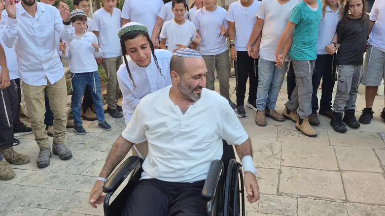 מרגש | הרב בועז סלוק שנפצע בלבנון חגג בר מצווה לבנו