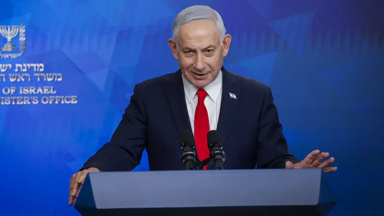 צילום: OLIVIER FITOUSSI/POOL Netanyahu warns Hezbollah: Next attack will bring ‘heavier blows’