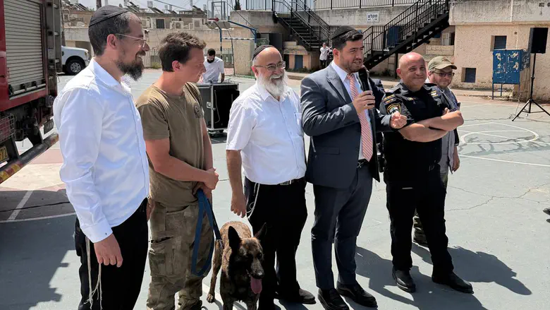 IDU Israel Dog Unit wows students in first responder exhibition