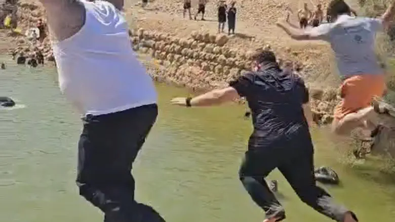 צילום מסך השר, הח"כ והאב השכול קפצו יחד לבריכה