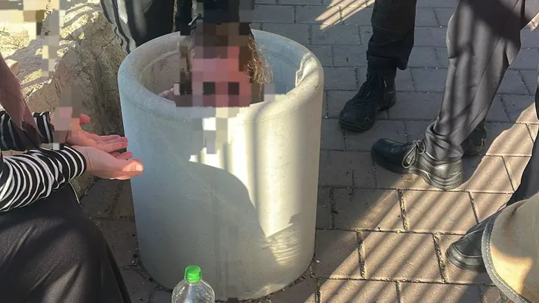 המשחק הסתבך: ילד נלכד בפח בטון בביתר עילית