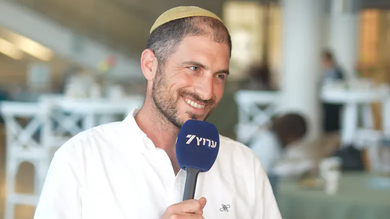 צילום: ערוץ 7 От службы в Ливане к конференции, пробуждающей сердца