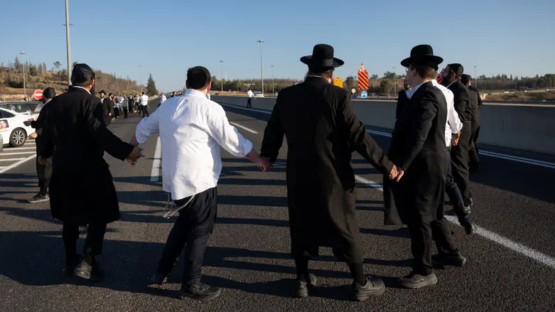 צילום: יונתן זינדל, פלאש 90 Traffic and confrontations amid Haredi protest convoy