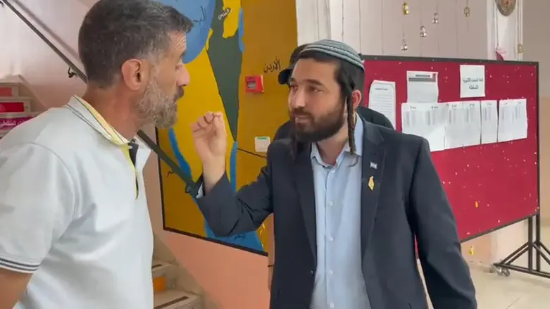 MK Succot  makes surprise visit to an illegal school