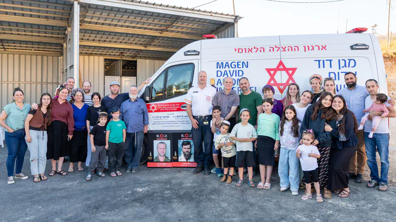 שני לוחמי צה”ל הונצחו באמבולנס שנתרם לעלי