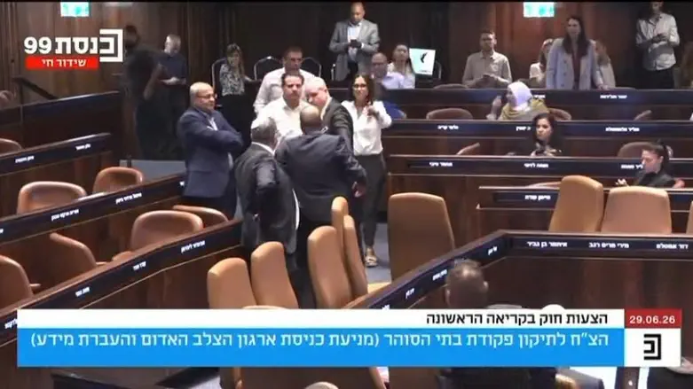 עימות פיזי בין אופיר כץ ואיימן עודה