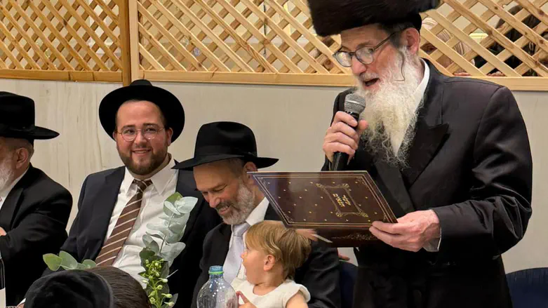 אחרי האשפוז | צפו: יונתן רזאל באירוסי בתו