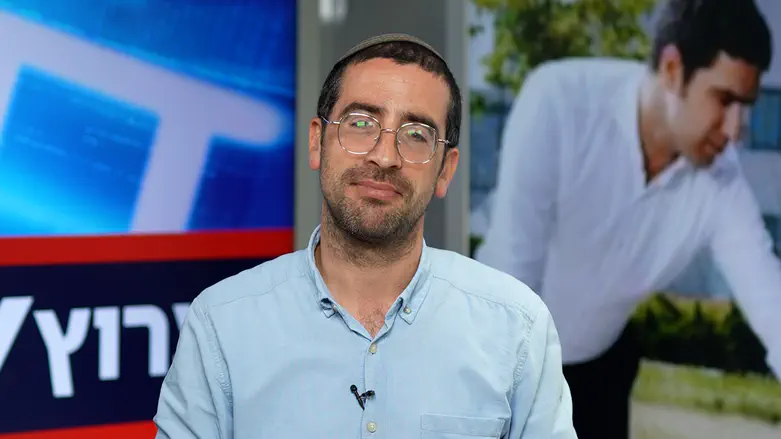 לא להיות פראייר – או להיות אדם?