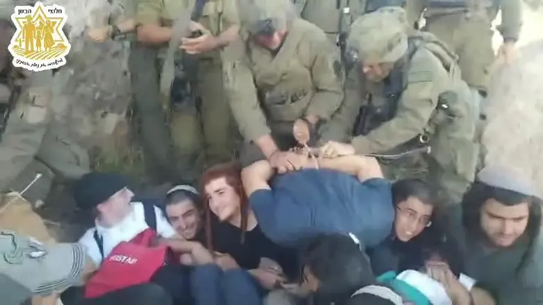 Israeli activists claim violent eviction from Syria