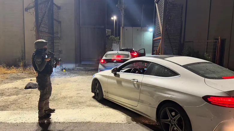 Border Police extract 10 Israelis from Qalqilya