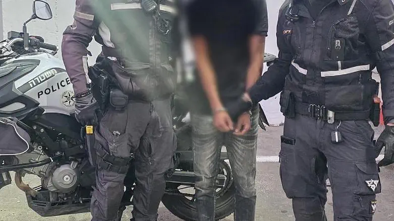 Bus driver's quick thinking leads to arrest of infiltrator