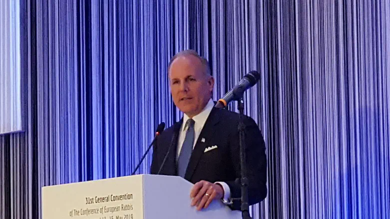 IAC CEO Elan Carr to step down, remain in strategic role