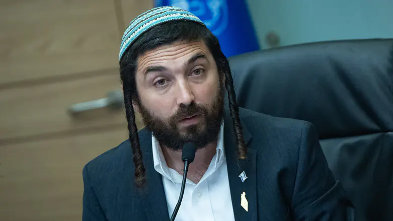 Education Comittee chair condemns Arab city closing schools