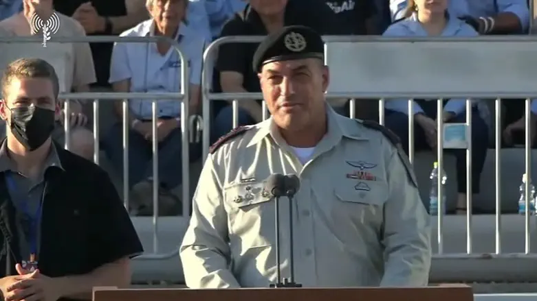 צפו: הרמטכ”ל קיצר את הנאום – וזכה למחיאות כפיים