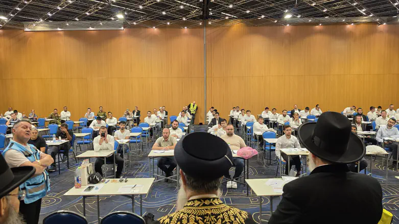 ללא С начала года экзамены сдали более 13 тысяч человек