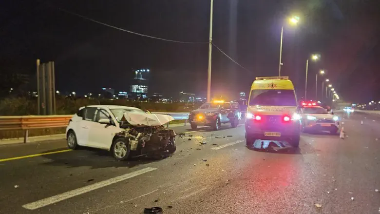 לילה קטלני בכבישים: בן 19 נהרג באיילון, הולך רגל נהרג מפגיעת רכב בדרום
