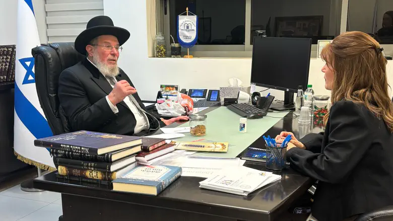 צילום: באדיבות המצלם Рав Кальман Меир Бар поблагодарил Михаль Вольдигер