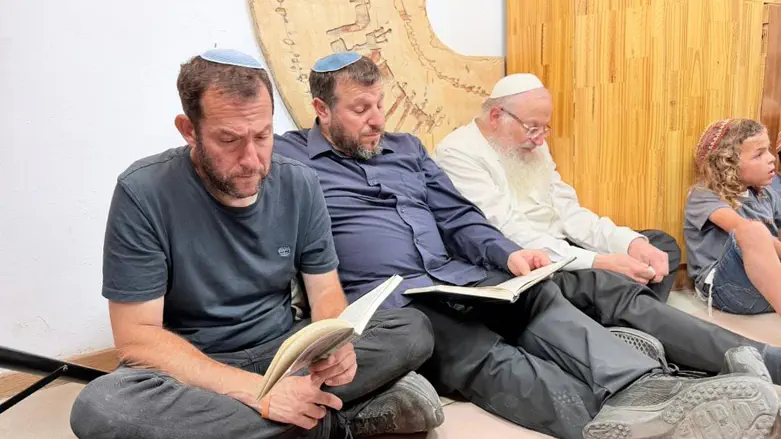 אחרי השריפה: קריאת איכה בחוות גלעד