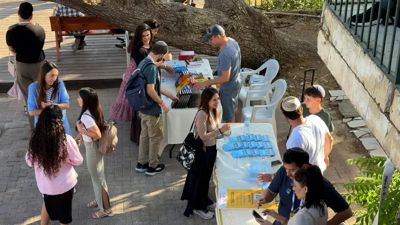 כאלף רווקים בכנס היכרויות בירושלים