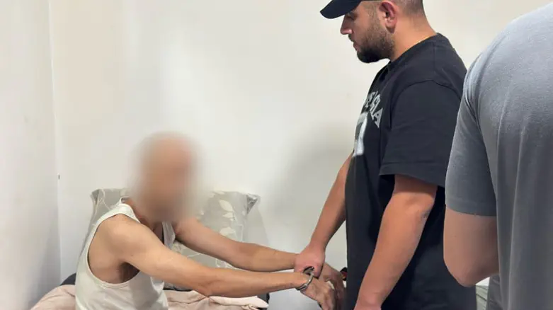 המשטרה עצרה חשוד באיומים ובהשלכת אבנים לעבר בניין חדשות 12
