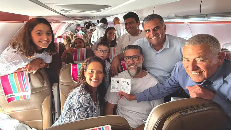 Special flight brings 140 French olim home to Israel