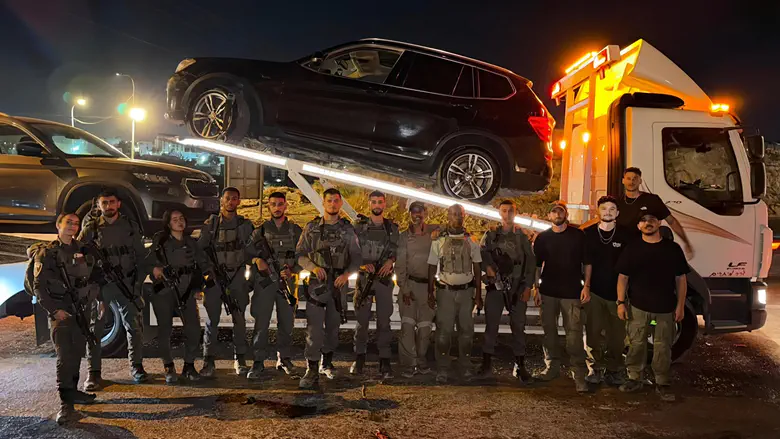 Israel Police Police recover stolen vehicles in overnight Hebron operation