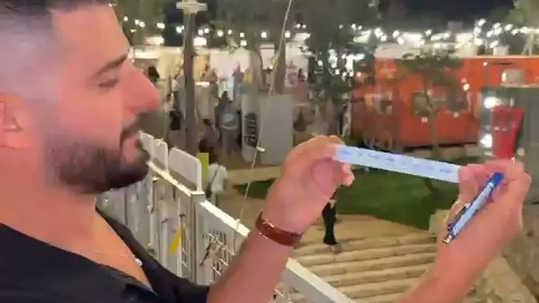 עדן חסון תלה מנעול על „גשר התקווה” וכתב משאלה: „שתהיה אהבת חינם”