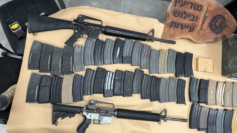 Two M16 Rifles and IDF ammunition seized in the Negev
