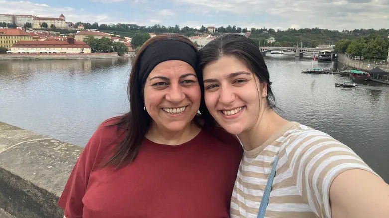 מלי וליאל יהלומי נעדרות בווינה: שגרירות ישראל מבקשת סיוע באיתורן