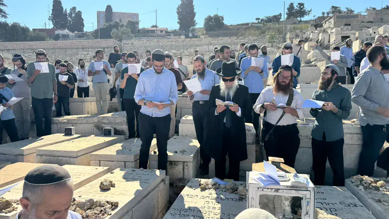 בין הר הזיתים להר הבית: מאות תלמידים פקדו את ציונו של הרב קוק ביום ג’ באלול