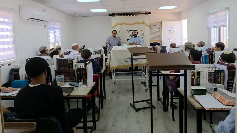 „חלום של דורות שמתגשם”: זמן אלול נפתח בישיבה החדשה בהר עיבל
