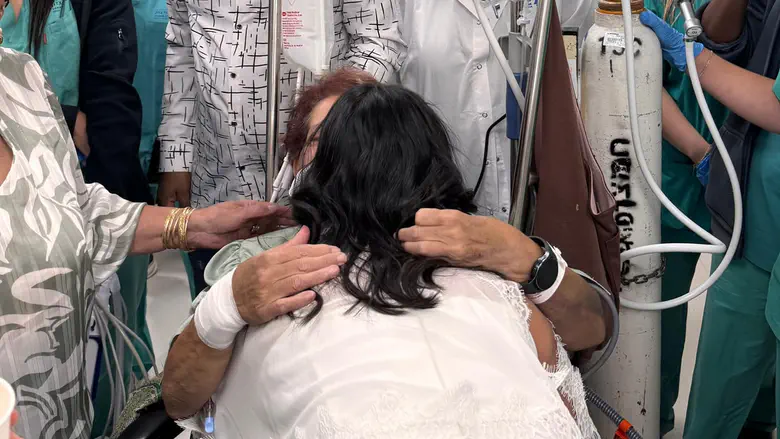 Couple marry at hospital so bride's mother can attend
