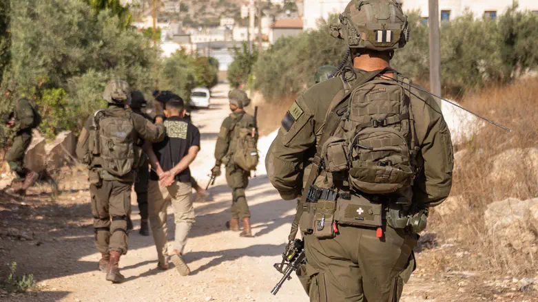 Duvdevan Unit thwarts terror attacks, arrests wanted suspects