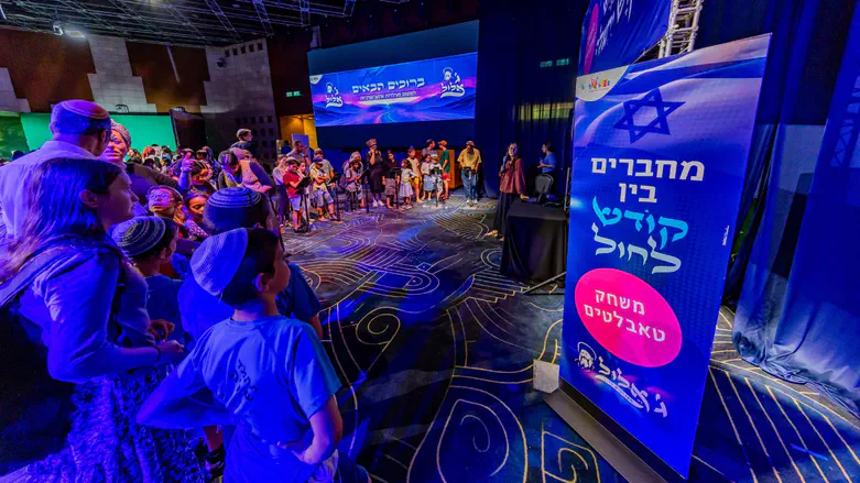 צילום: דוברות 12 אלף משתתפים גדשו את בנייני האומה
