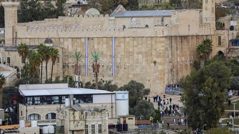 Wisam Hashlamoun/Flash90 Cave of the Patriarchs given 14 days to shut down