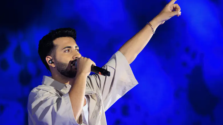 בין תל אביב למסורת: יגל אושרי משיק את „מה מצאת בעיר הזאת”