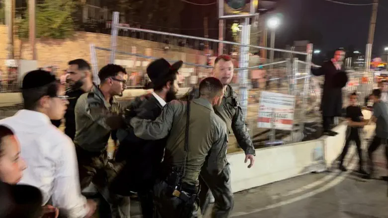 המהומות בבירה: עקרו גדרות והבעירו פחים