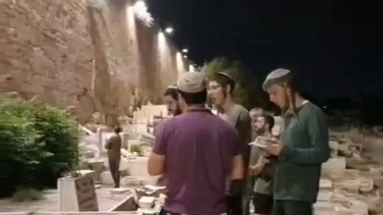 צילום: באדיבות המצלם Евреи возвращаются к молитвам у Восточной стены