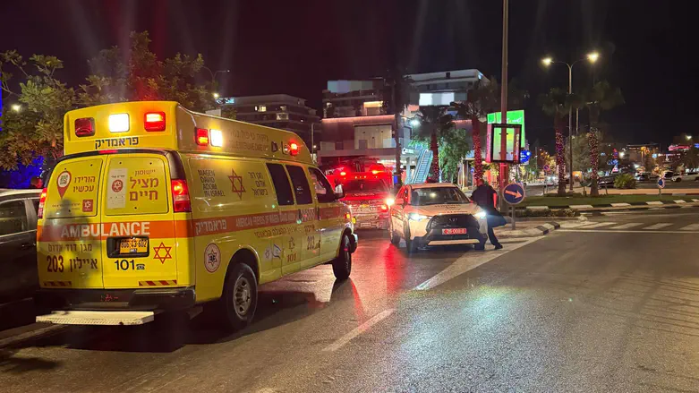 צילום: דוברות מד"א אדם נהרג בשריפה בחניון בראשון לציון
